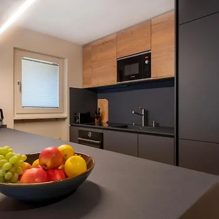 2 Bedroom Apartment, Central Location *