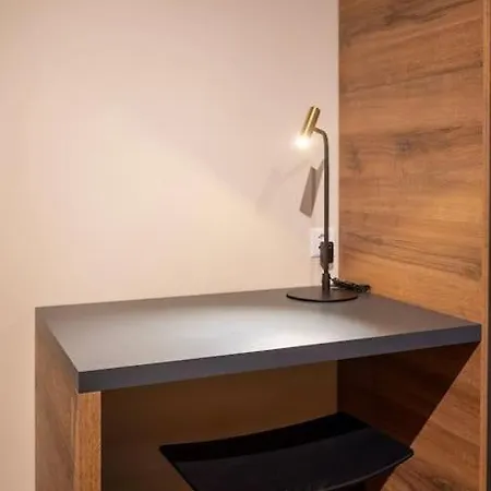 2 Bedroom Apartment, Central Location *